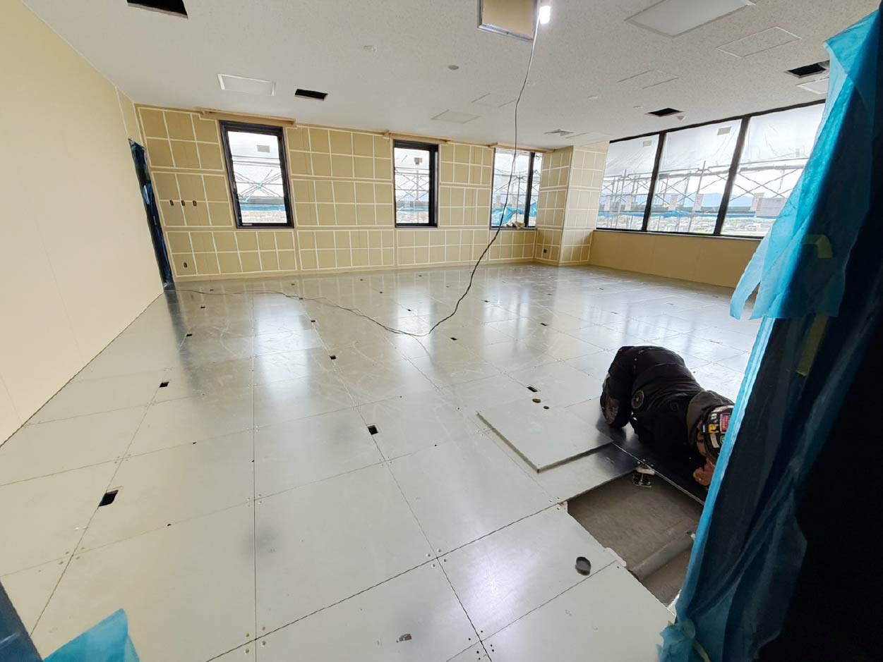 OA床工事の施工現場